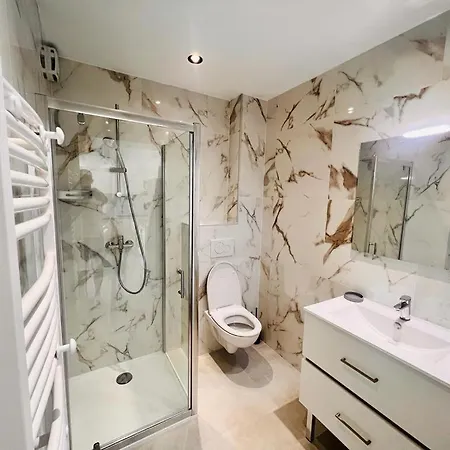 Apartamento New 2-room, Comfort, 2 Min Beach, Air Conditioning, Wifi, Terrace Antibes
