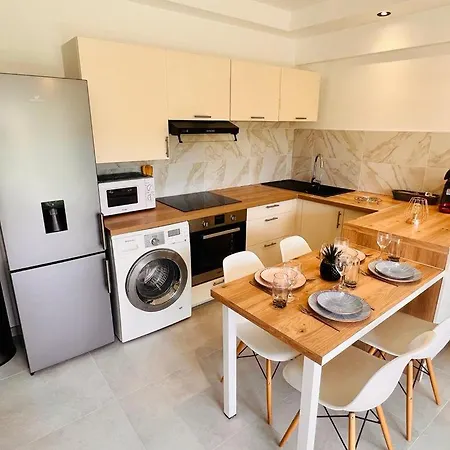 Apartamento New 2-room, Comfort, 2 Min Beach, Air Conditioning, Wifi, Terrace Antibes