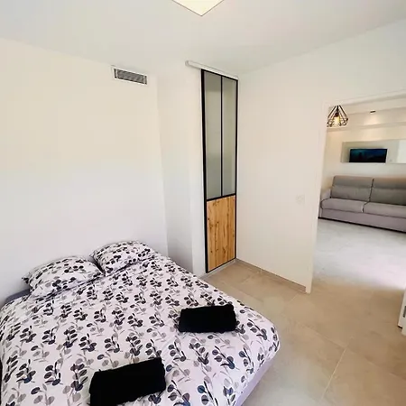 New 2-room, Comfort, 2 Min Beach, Air Conditioning, Wifi, Terrace